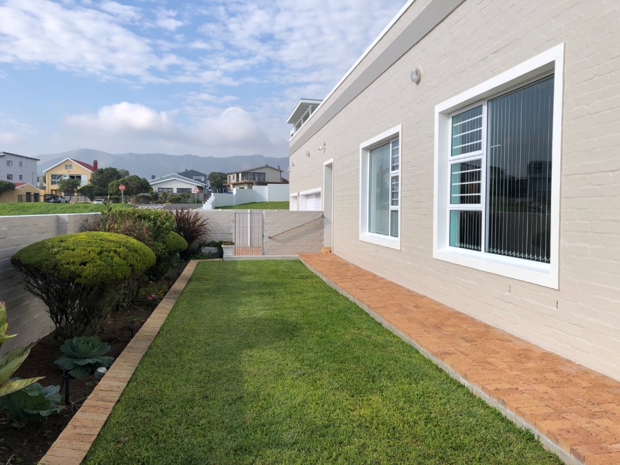 3 Bedroom Property for Sale in De Kelders Western Cape
